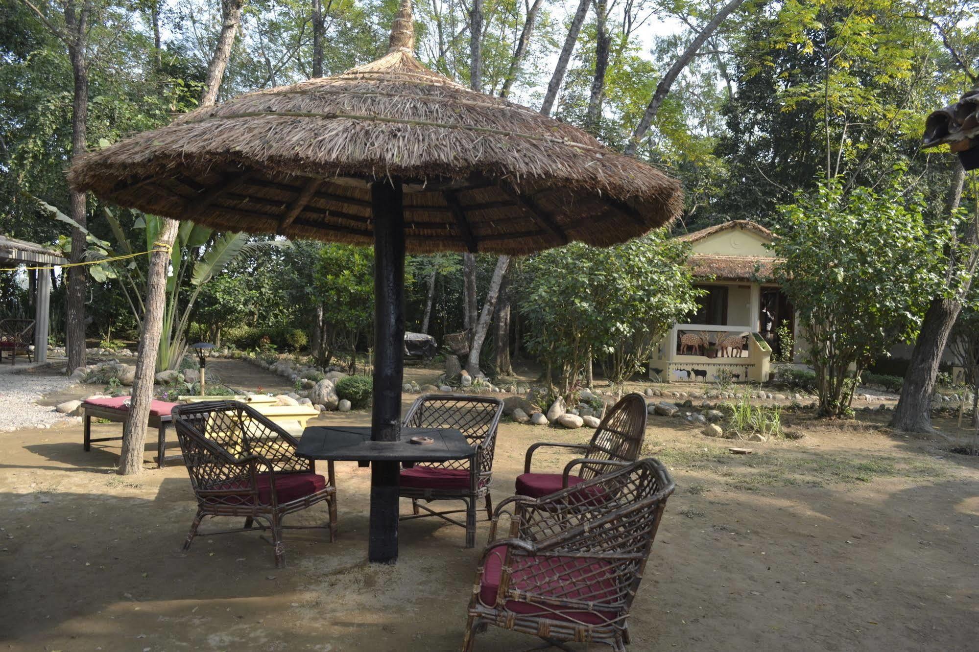 Machan Country Villa Kumarwarti Exterior foto