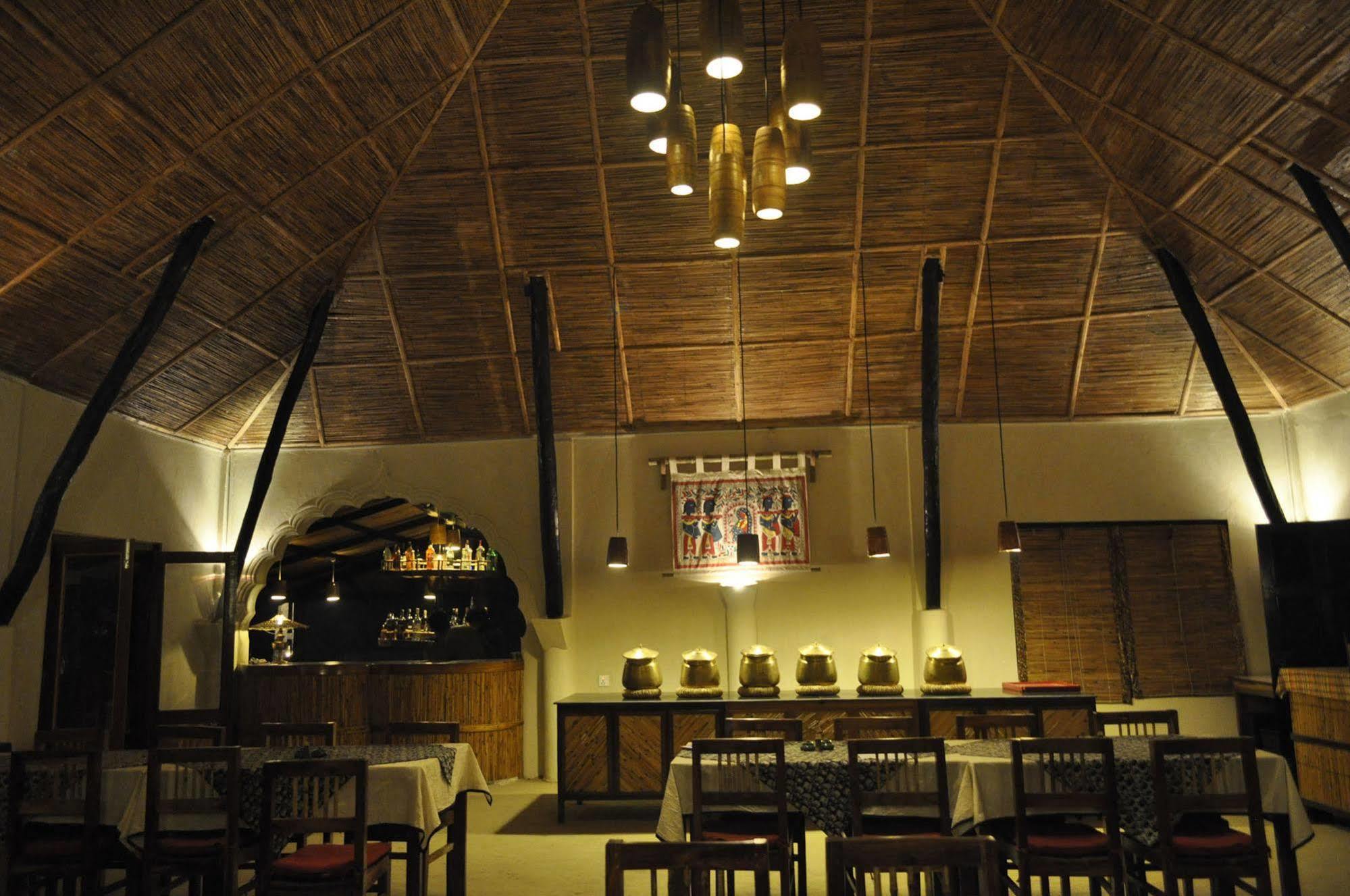 Machan Country Villa Kumarwarti Exterior foto